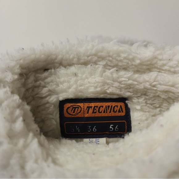 Brand new never worn Iconic MOONBOOT - Picture 8 of 8